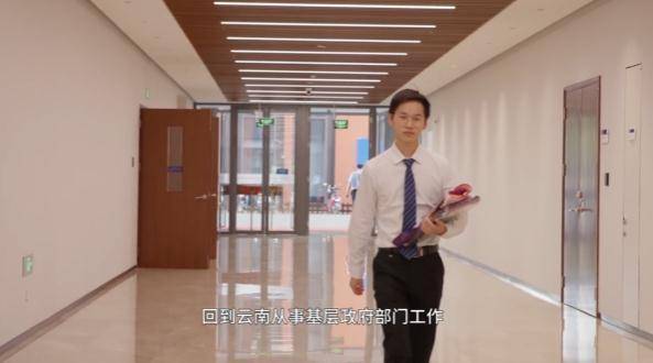 前温州高考理科第一名考上税务局公务员，本人还在街道上班 专家：应尊重和支持年轻人在基层工作