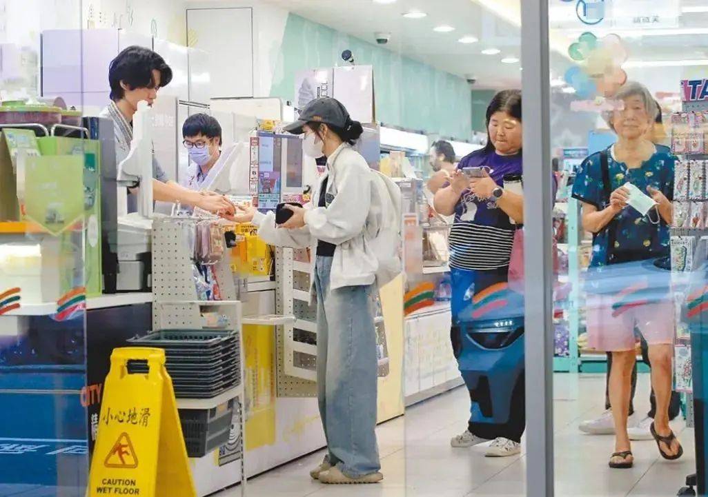 美司令预言解放军行动概率飙升，台当局焦虑应对，1.3万便利店变战时枢纽