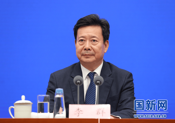 李群卸任