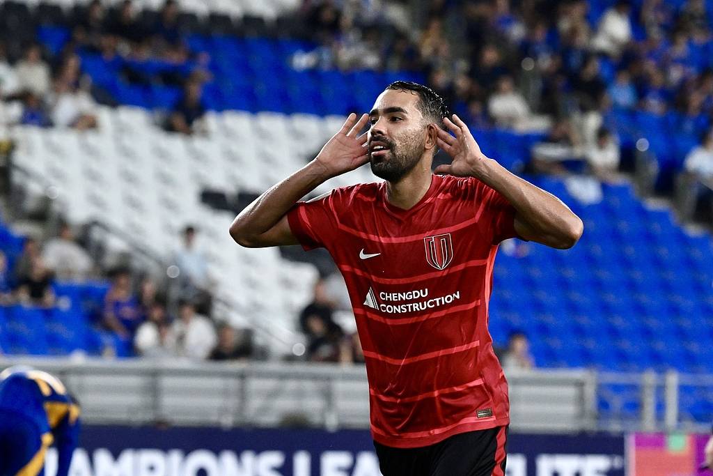 韩媒：成都蓉城球迷向蔚山球员投掷水瓶 或遭亚足联处罚