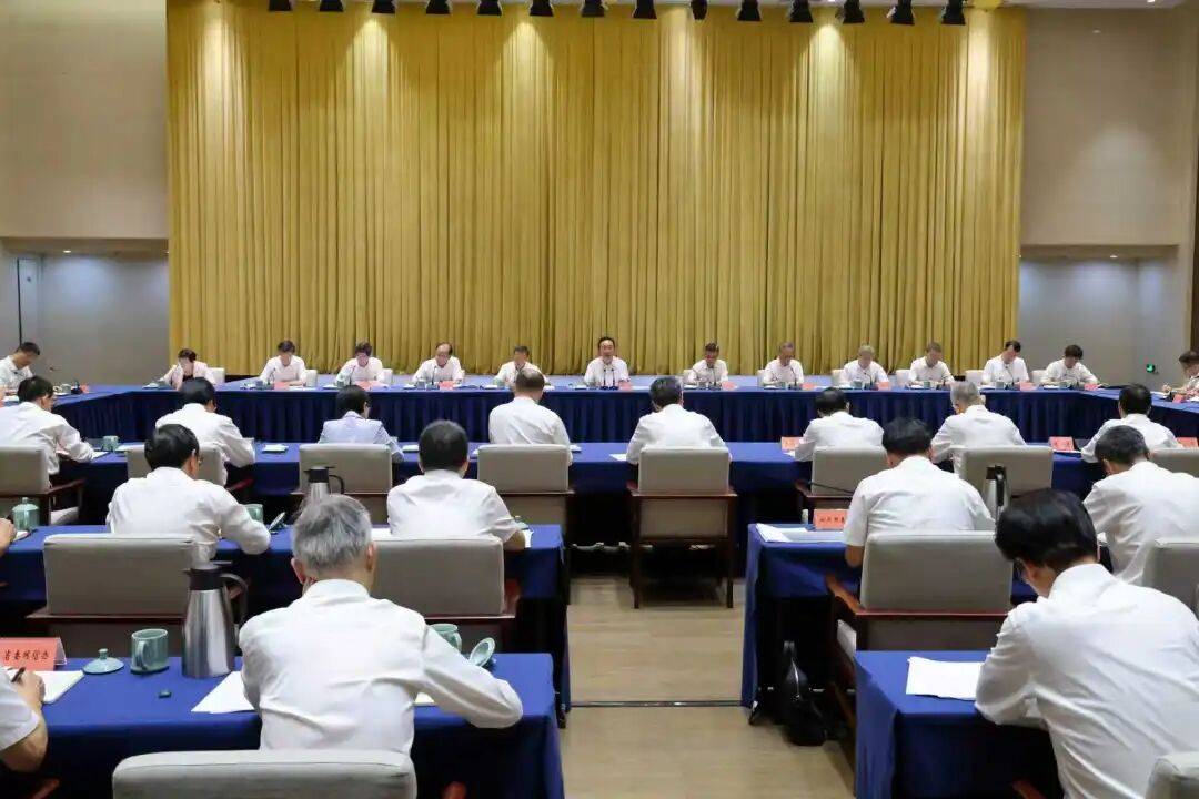 浙江省委在浙江大学召开省委常委会会议