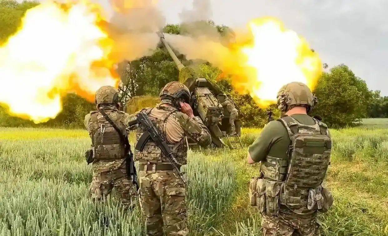 乌军在俄军没及时反应的情况下,再次突击库尔斯克,打得非常惨烈