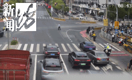 事发上海晚高峰!汹涌车流中,一男子绝望跳车,直奔民警而去……