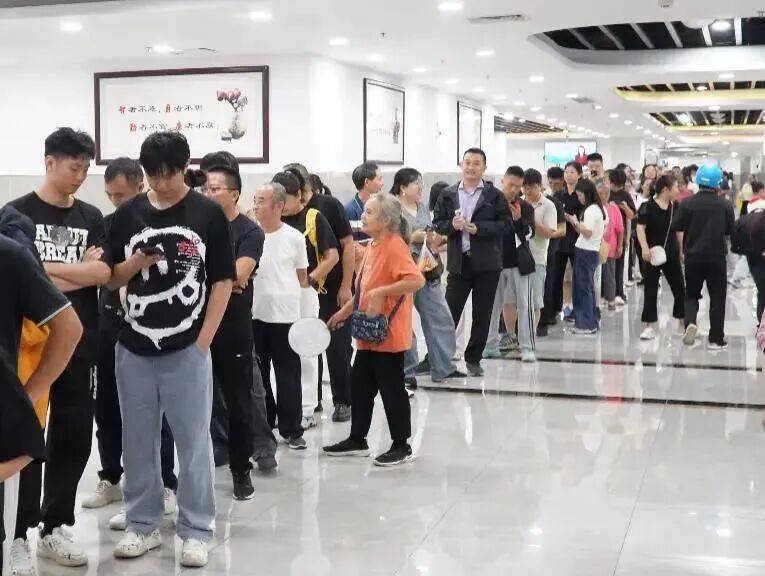 “一中午吃了550斤米”!多地政府机关食堂国庆开放,游客:3个人点9个菜只要58元