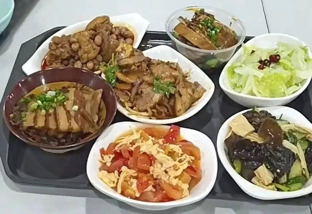 “一中午吃了550斤米”!多地政府机关食堂国庆开放,游客:3个人点9个菜只要58元