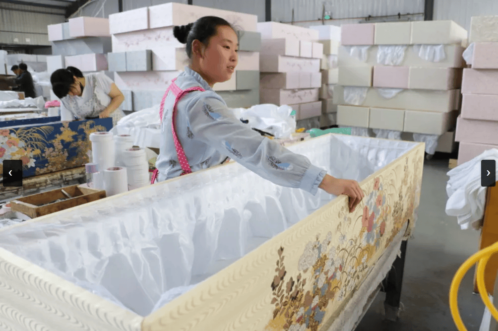 日本人快“死不起”了!送日本人“入土”的生意,正在被中国人承包