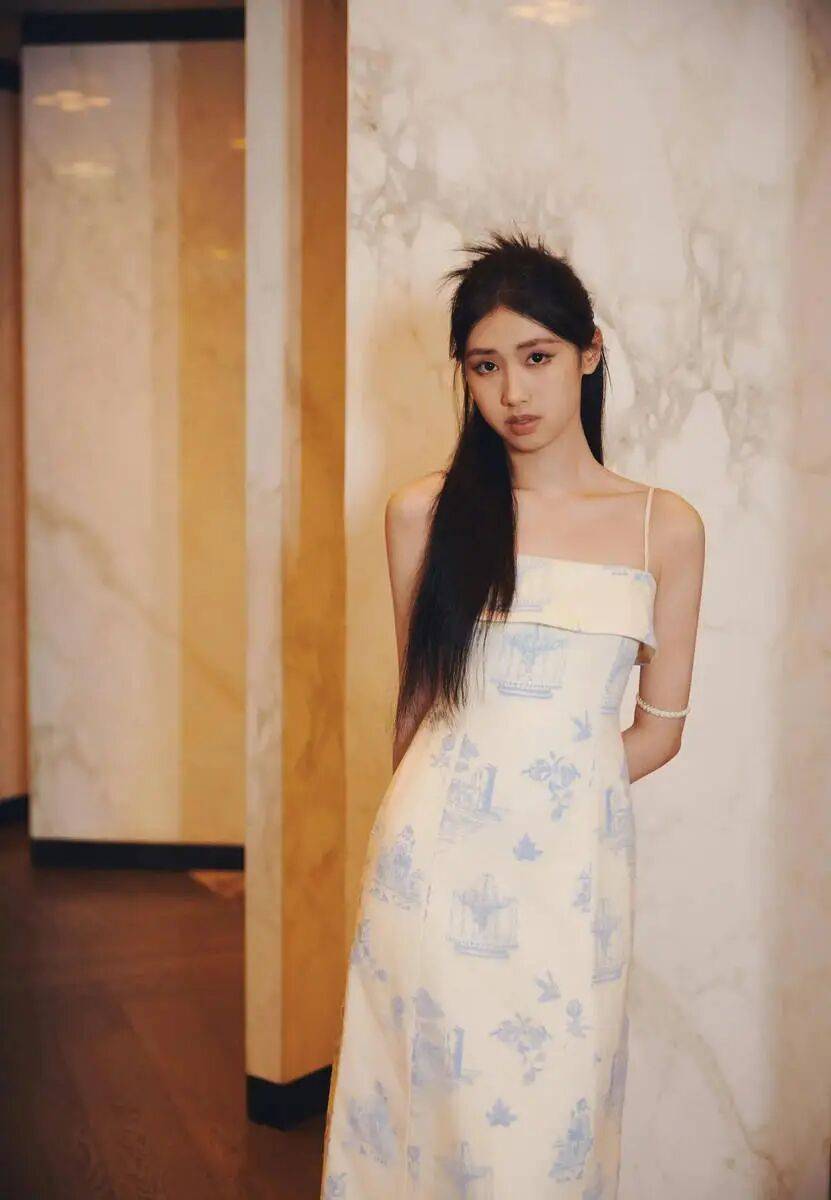 考古|冯小刚带女儿去陈思诚工作室!开个人账号还读影视专业,她也要“女承父业”吗?