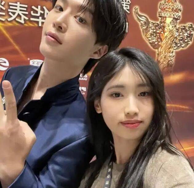 考古|冯小刚带女儿去陈思诚工作室!开个人账号还读影视专业,她也要“女承父业”吗?