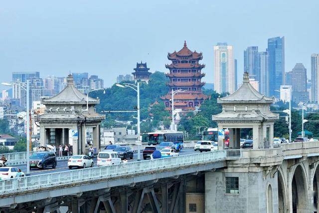 今天是她68岁生日,武汉人:不准退休!