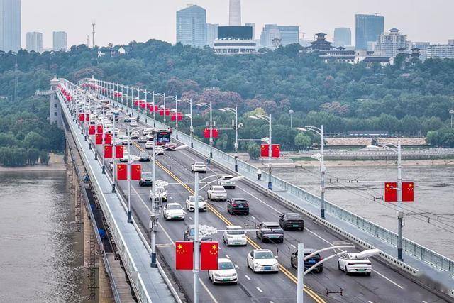 今天是她68岁生日,武汉人:不准退休!