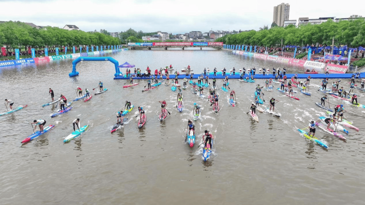 300余名选手参赛 2025成渝桨板赛在垫江龙溪河开赛