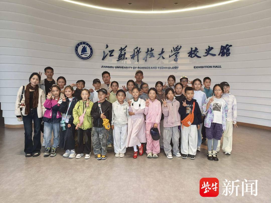 “叔叔是江苏的,将来一定带你们去看看!”镇江警官不忘承诺,四次组织近百名藏区学子来苏研学