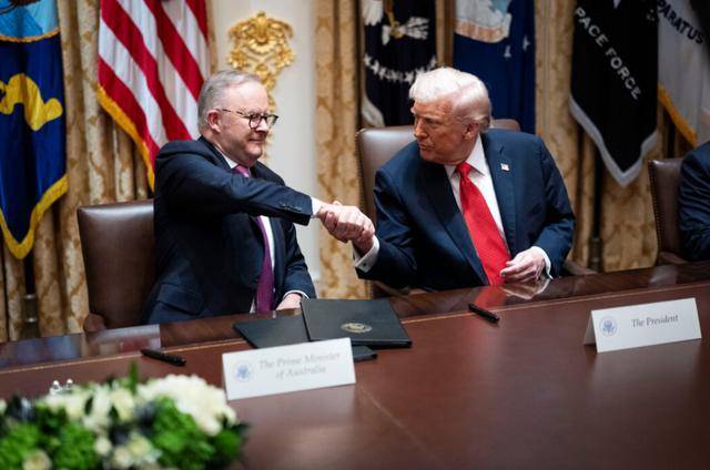 服软！特朗普暗示将承诺反“台独”，中方一句话揭穿美国底牌