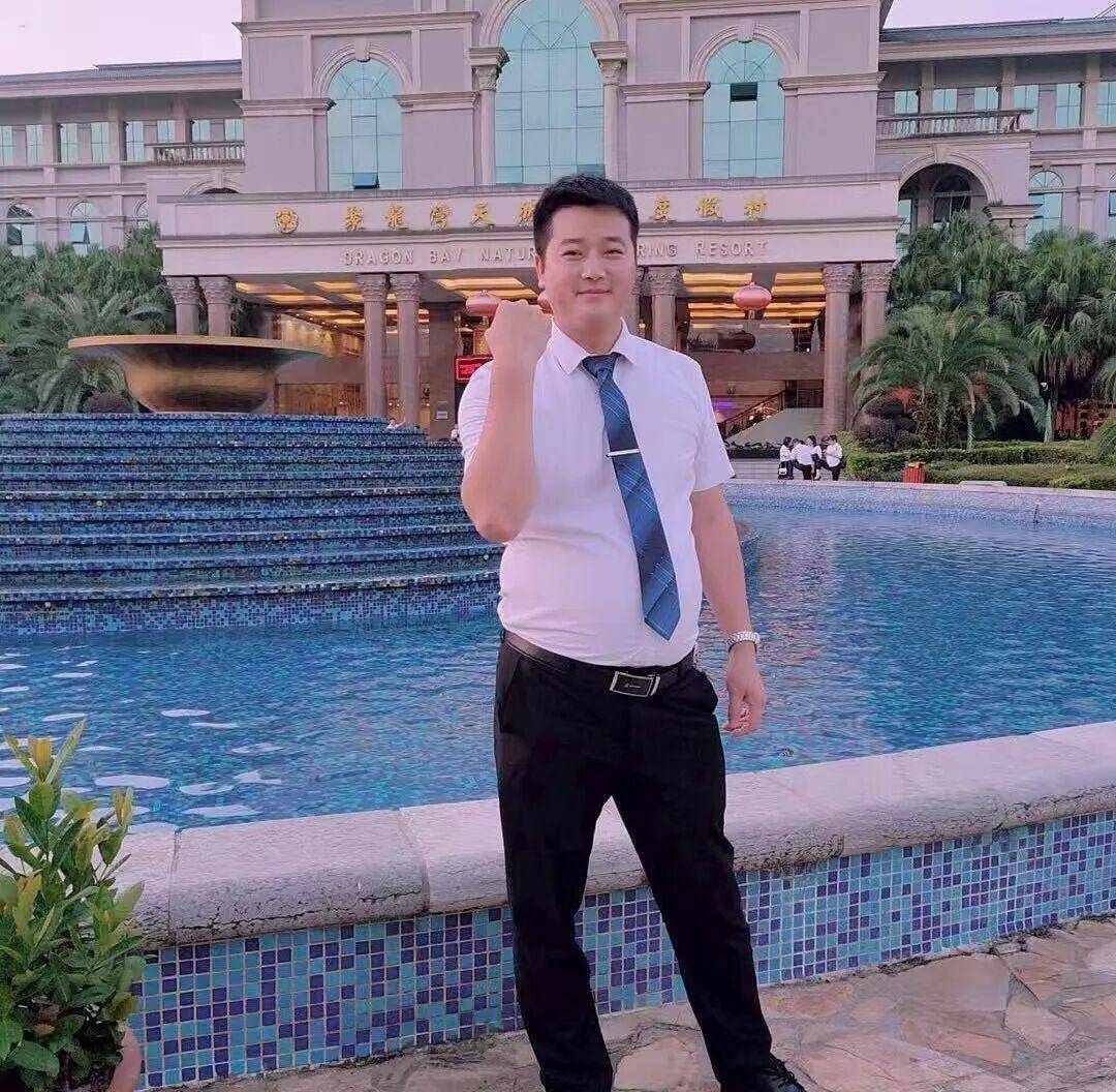 广州一网约车司机开车播自己的K歌录音,网友:师傅开的不是车,是自己的巡回演出