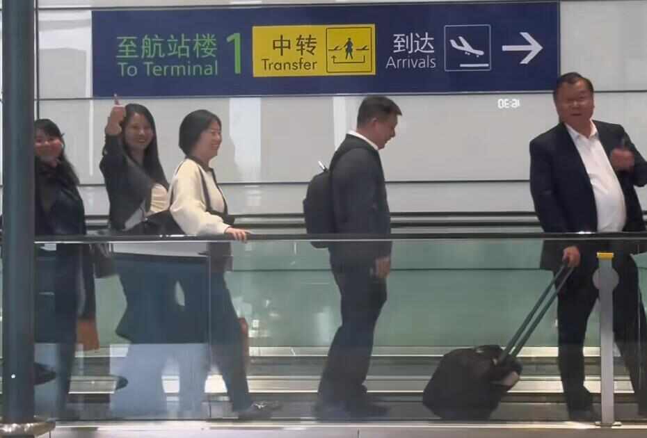 “大叔不理解但照做”走红 本人回应:被氛围感染后就加入了